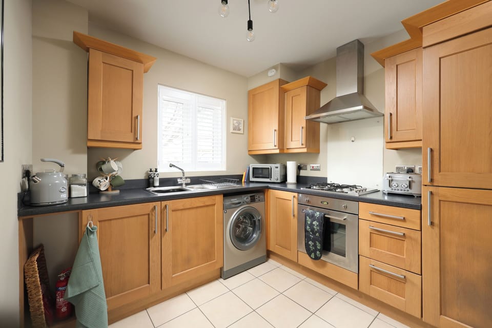 House, Garden View | Private kitchen | Electric kettle, toaster