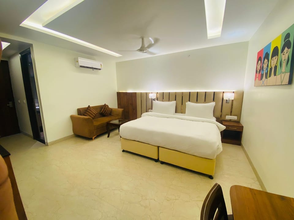 Deluxe Double Room, City View | Desk, free WiFi