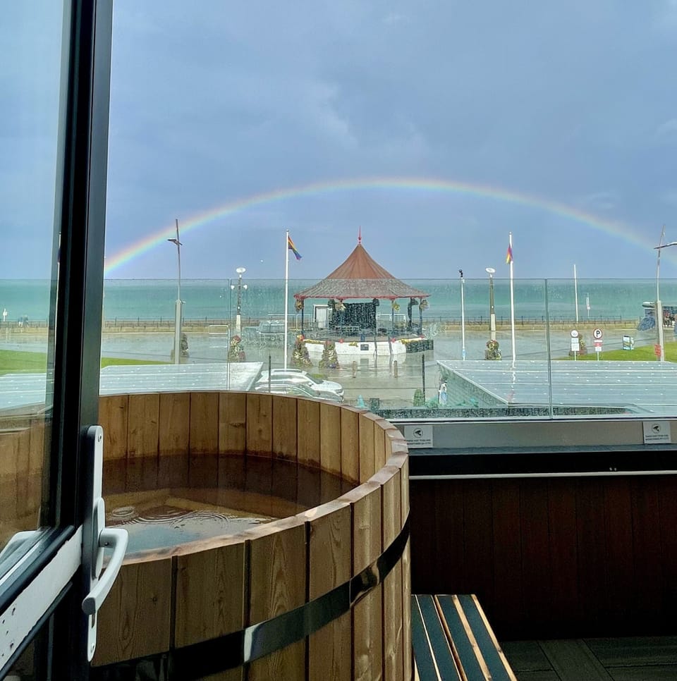 Deluxe Double Room - Seaview and Private Hot Tub | Free WiFi