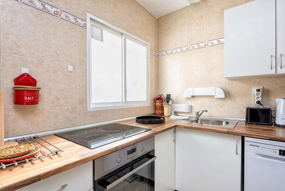 Family Apartment, City View | Private kitchen | Full-size fridge, microwave, oven, stovetop