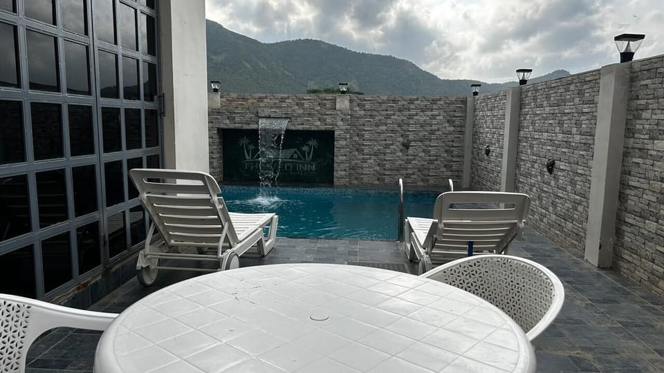 12 outdoor pools
