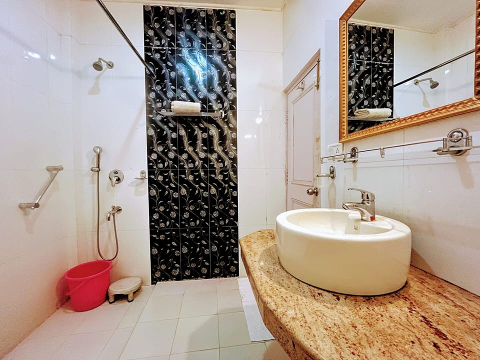 Towels, soap, shampoo, toilet paper