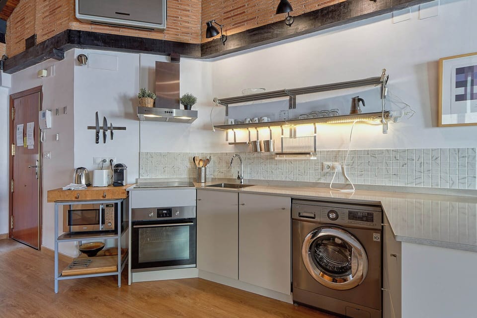 Comfort Apartment, City View | Private kitchen | Coffee/tea maker, electric kettle, toaster, highchair