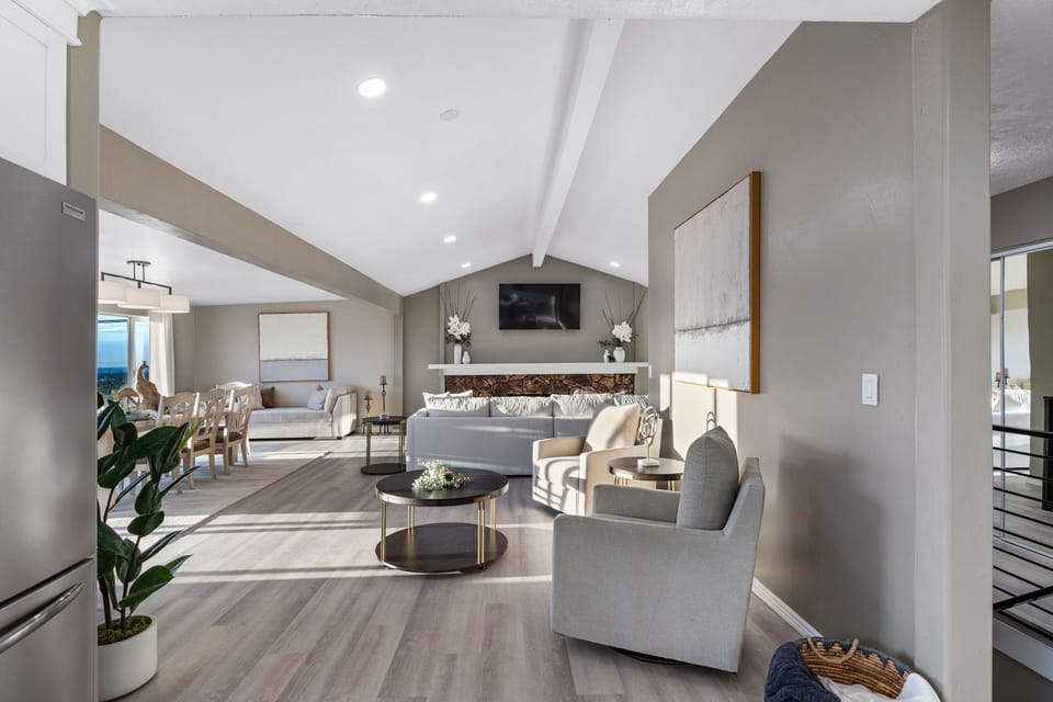 House, 5 Bedrooms | Living area | Smart TV