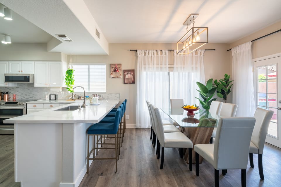House, 5 Bedrooms | Private kitchen | Fridge, oven, coffee/tea maker, toaster