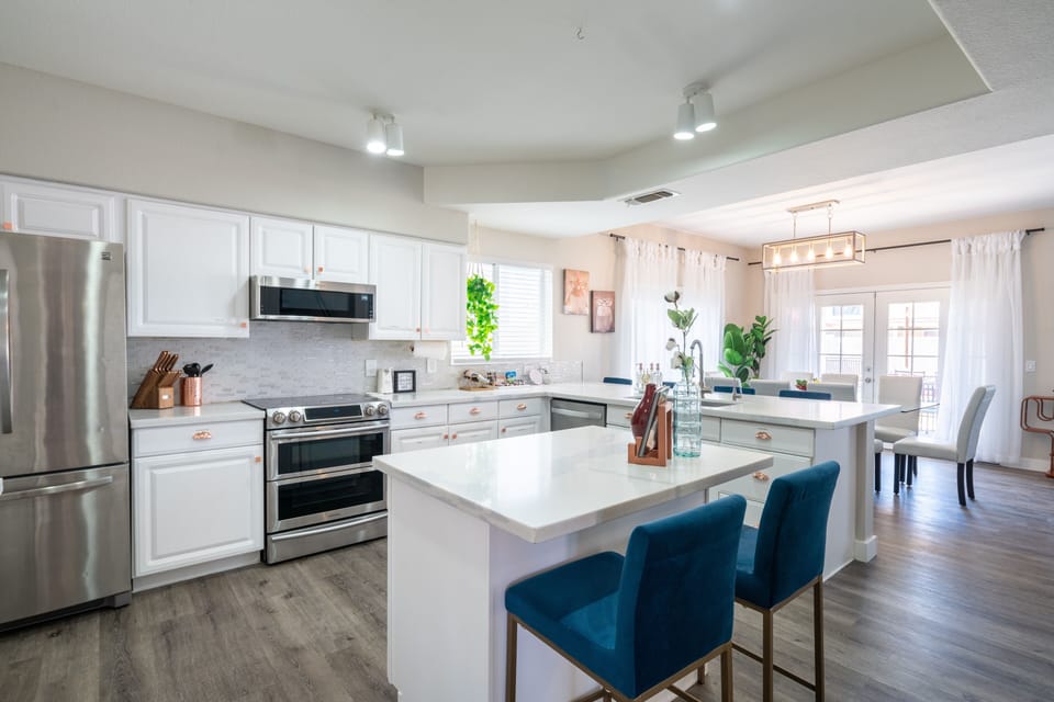 House, 5 Bedrooms | Private kitchen | Fridge, oven, coffee/tea maker, toaster