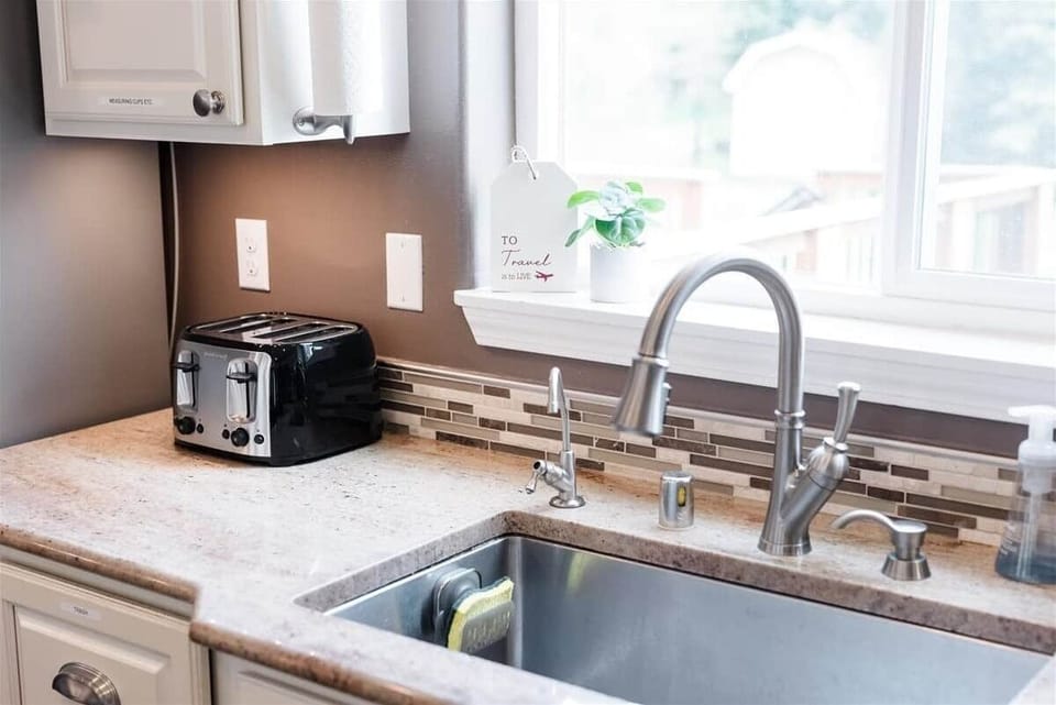 House, 5 Bedrooms | Private kitchen | Fridge, oven, coffee/tea maker, toaster