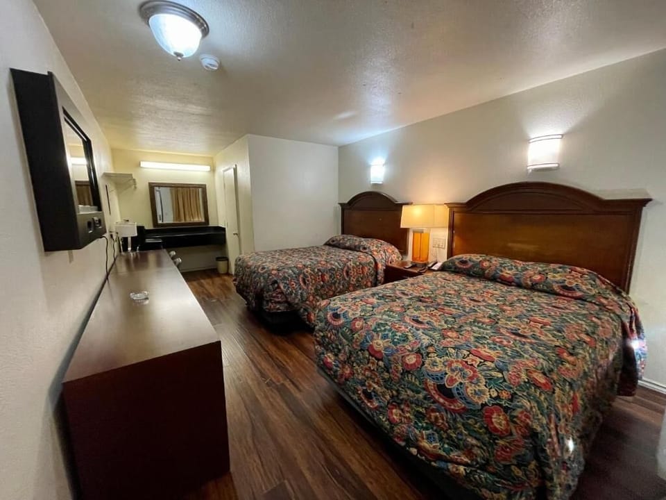 Double Room, 2 Double Beds, Non Smoking, Private Bathroom | Desk, soundproofing, free WiFi, bed sheets