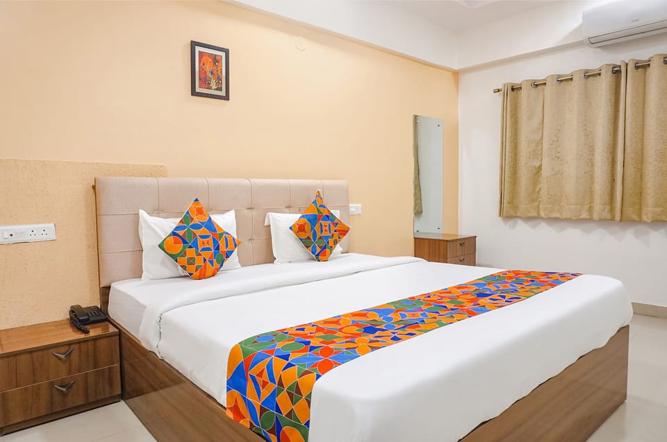 Egyptian cotton sheets, premium bedding, in-room safe, WiFi (free)