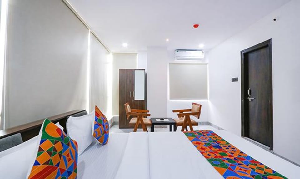 Egyptian cotton sheets, premium bedding, in-room safe, free WiFi