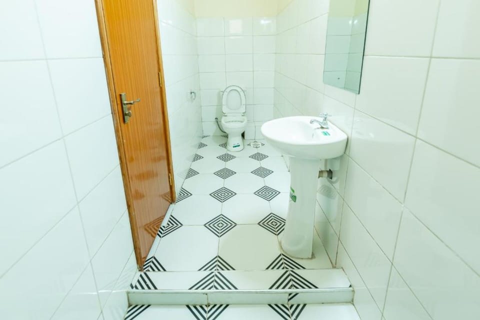 Standard Double Room, City View | Bathroom | Shower, free toiletries, towels, soap