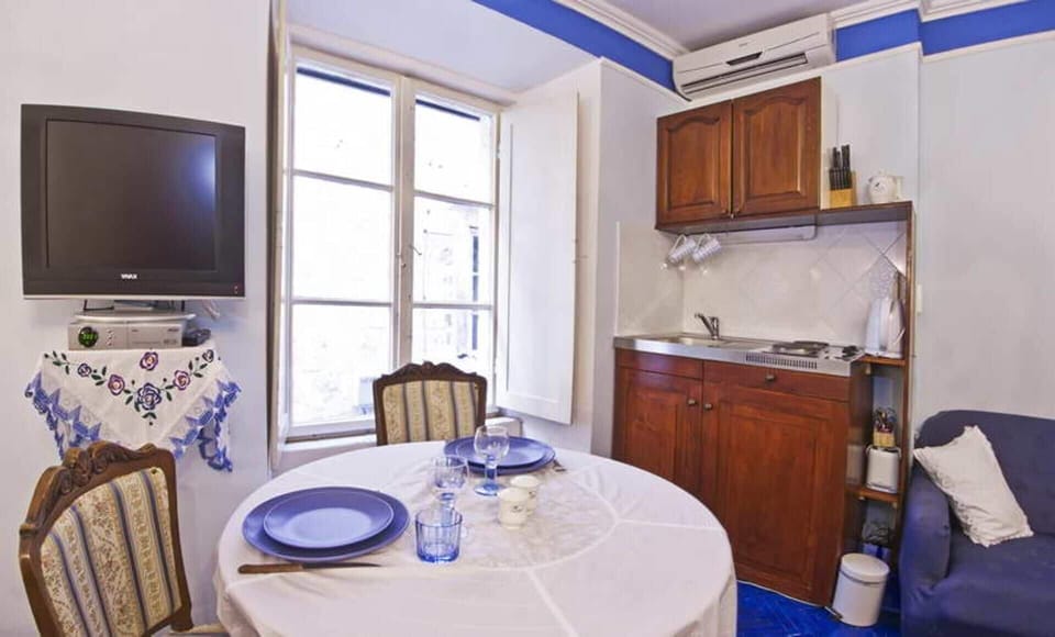Apartment | Dining