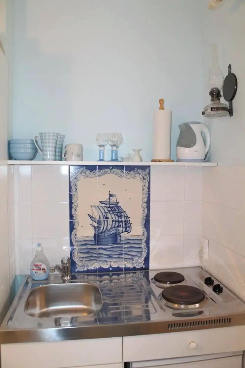 Apartment | Private kitchen | Fridge, microwave, stovetop, electric kettle