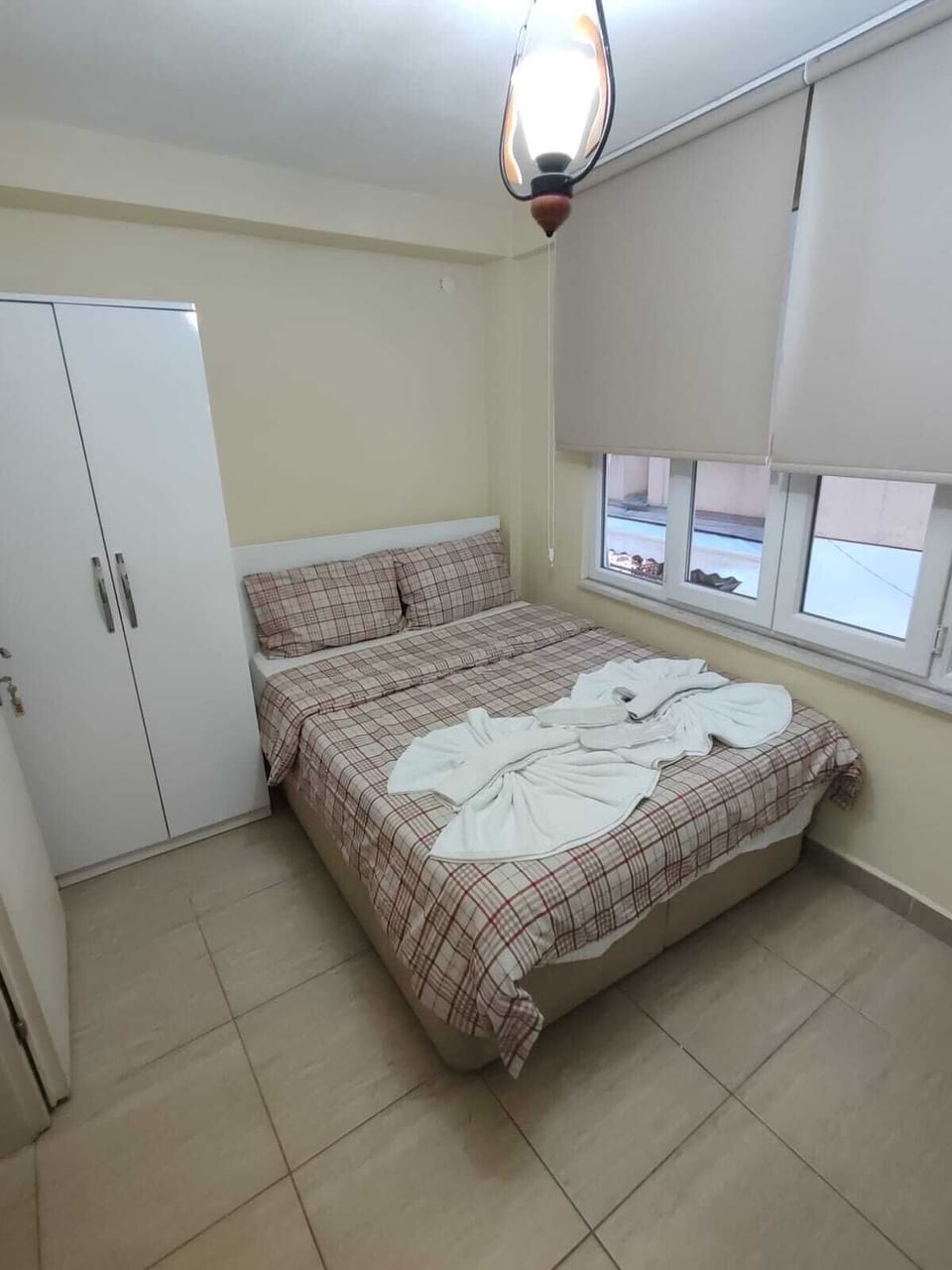 Comfort Room | Minibar, bed sheets