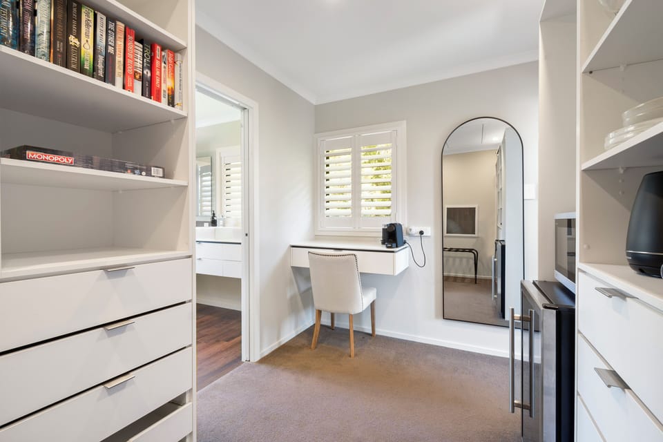 Luxury Studio Suite | Premium bedding, free minibar items, iron/ironing board