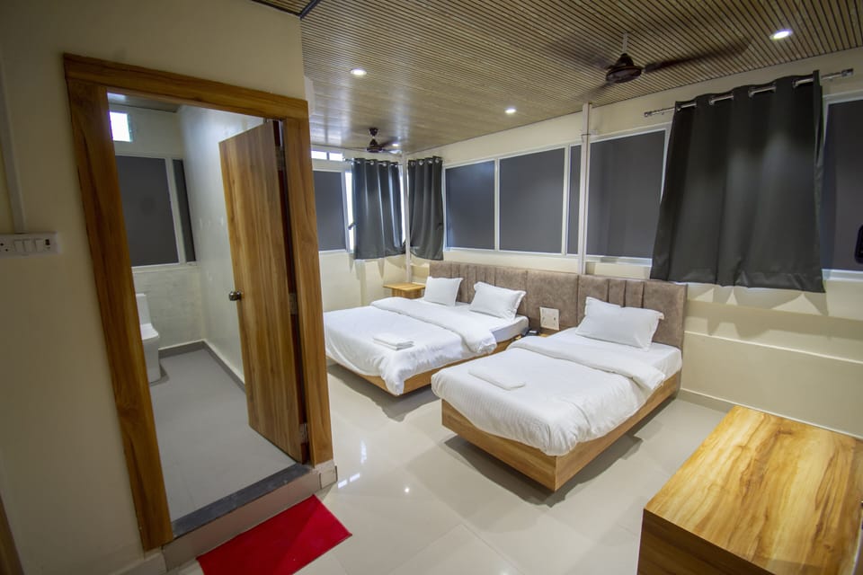 Deluxe Triple Room | WiFi (free), bed sheets