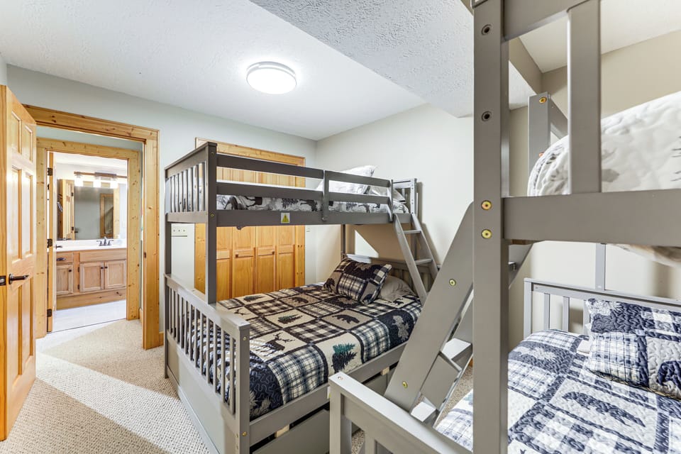 House (4 Bedrooms) | Interior