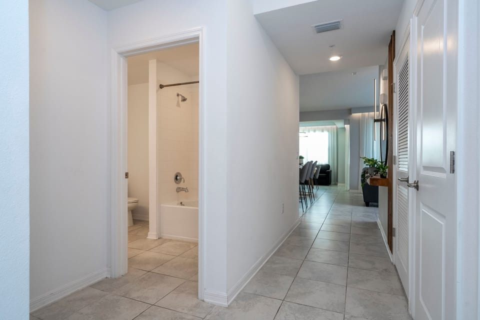 Stylish 2-br Apt Sleeps 7 Near Disney Magic Apartment in Kissimmee
