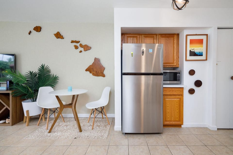 Condo, 1 Queen Bed with Sofa bed (Kona Isle B3) | Private kitchen | Oven, toaster