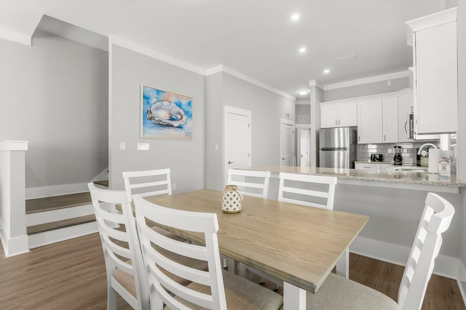 House, Multiple Beds, Balcony, Partial Ocean View (22704 Front Beach Road) | Dining