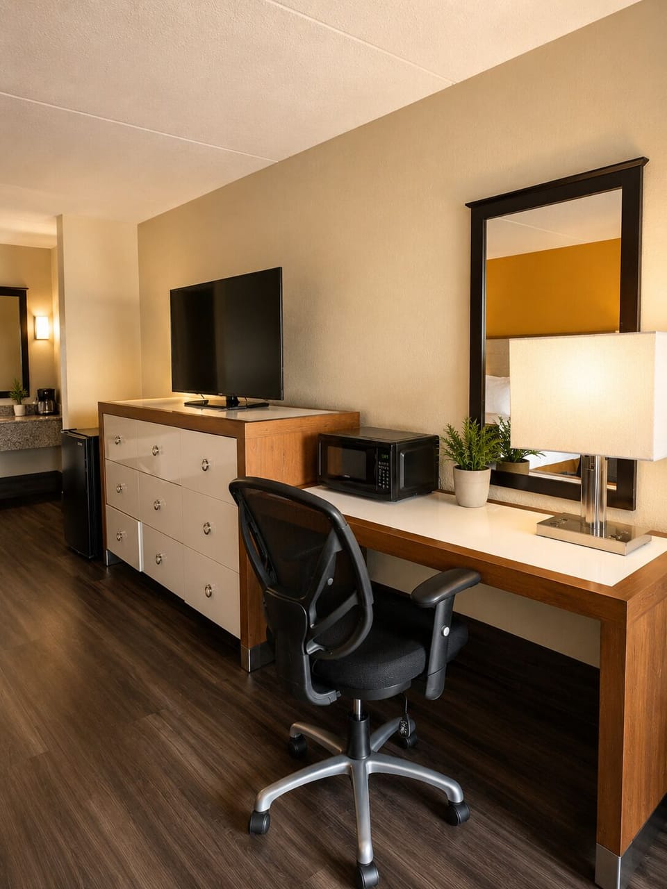 Premium Single Room, 1 King Bed, Non Smoking, Ensuite | Premium bedding, pillowtop beds, in-room safe, desk