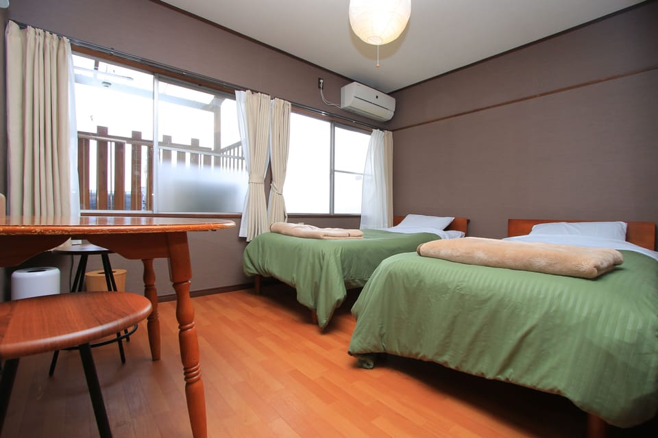 Twin Room | WiFi (free), bed sheets