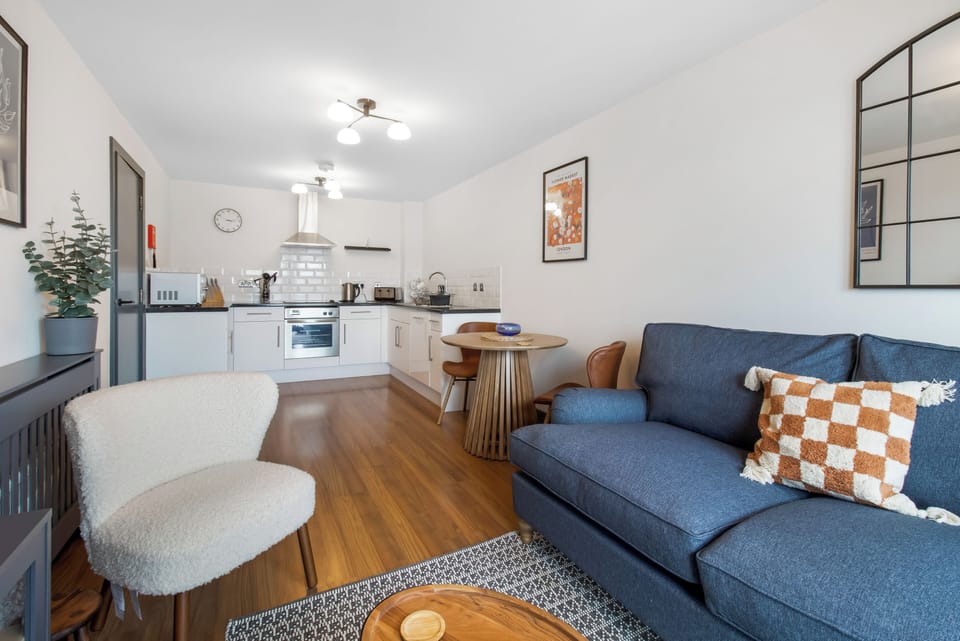 House, City View | Living area | Flat-screen TV