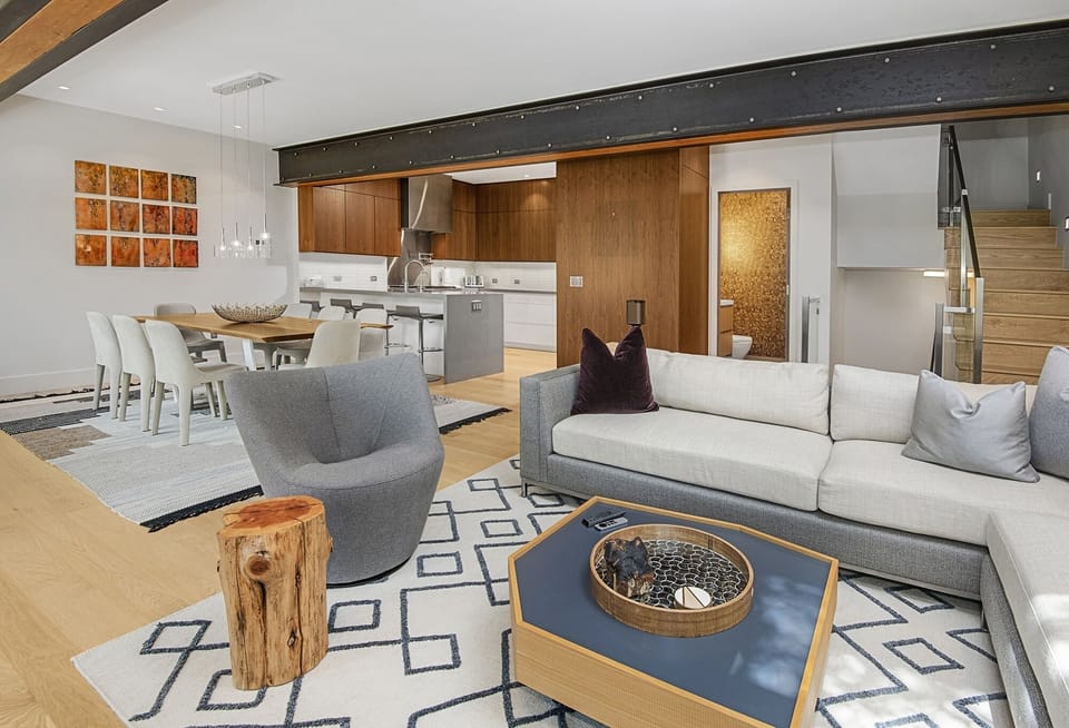 Duplex, 3 Bedrooms | Living area | Smart TV