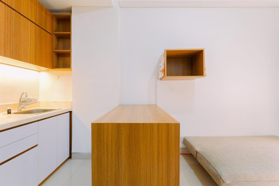 Deluxe Apartment | Private kitchen | Fridge, stovetop, rice cooker, dining tables