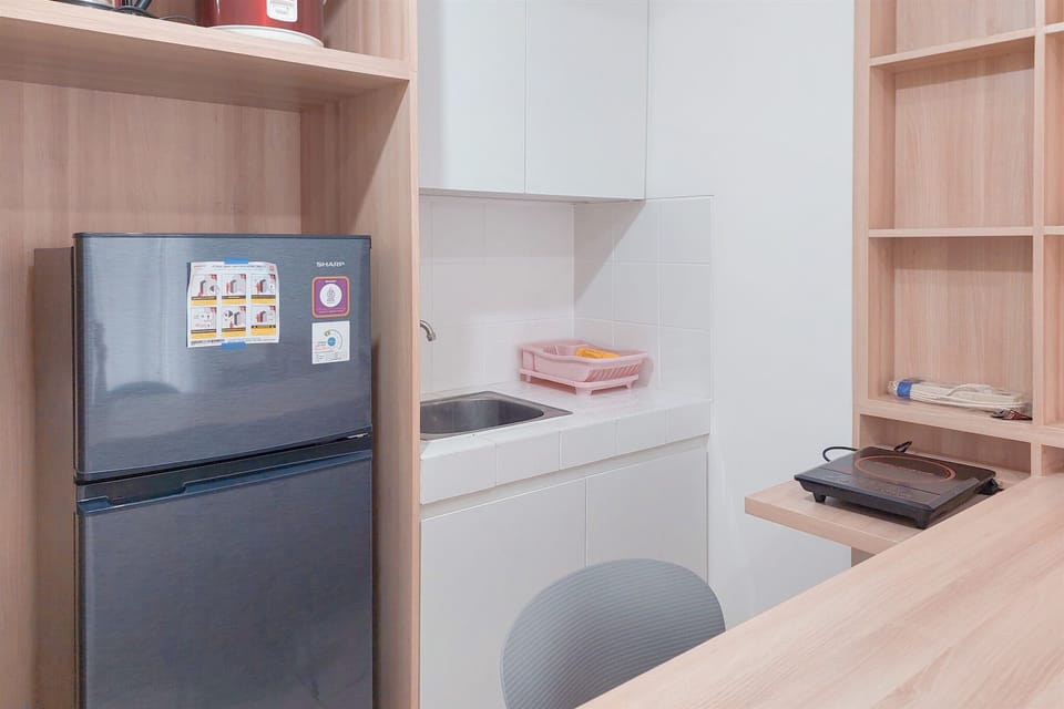 Deluxe Apartment | Private kitchen | Fridge, stovetop, rice cooker, dining tables