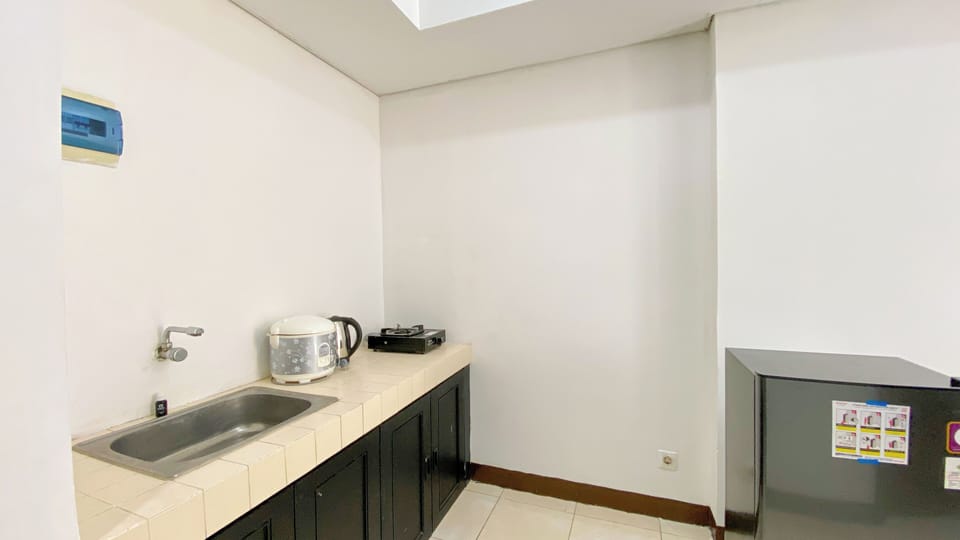 Apartment | Private kitchen | Fridge, stovetop, rice cooker, dining tables