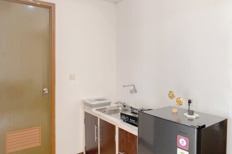 Apartment | Private kitchen | Fridge, stovetop, rice cooker, dining tables