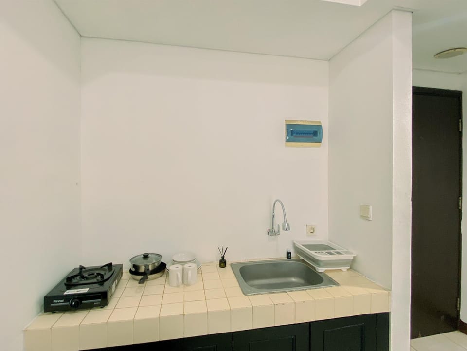 Apartment | Private kitchen | Fridge, stovetop, rice cooker, dining tables