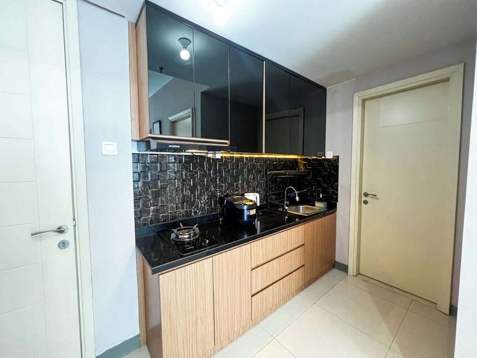 Apartment | Private kitchen | Fridge, stovetop, rice cooker, dining tables