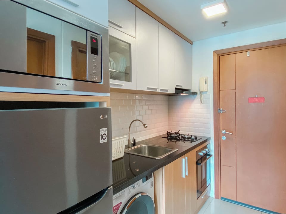 Apartment | Private kitchen | Fridge, microwave, oven, stovetop