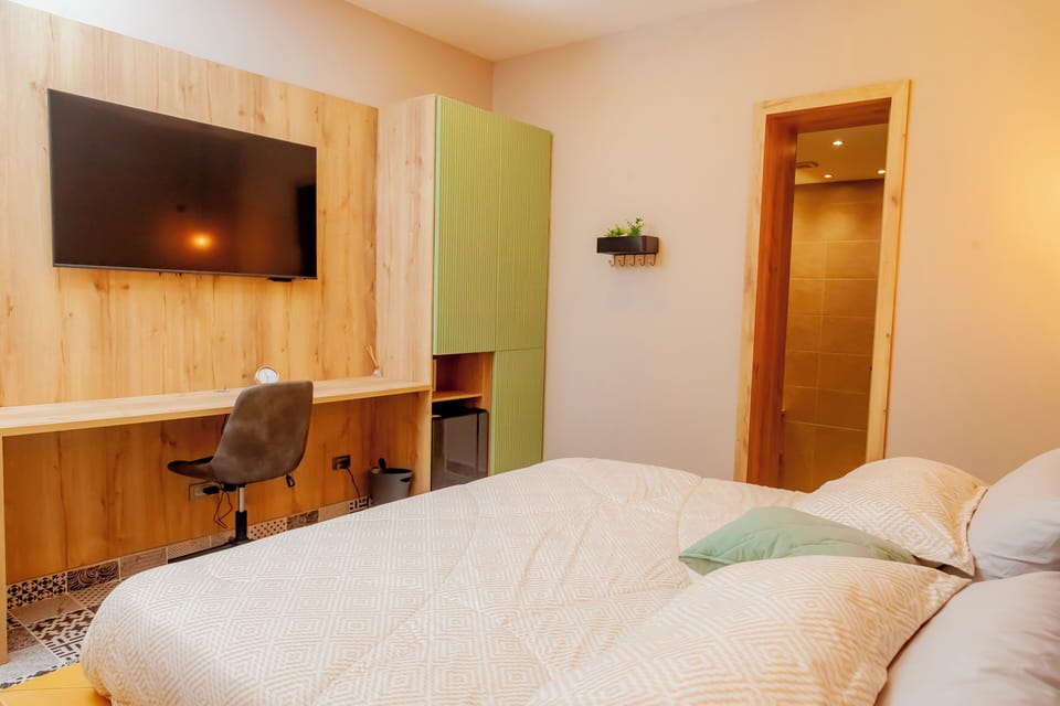 In-room safe, iron/ironing board, WiFi (free)