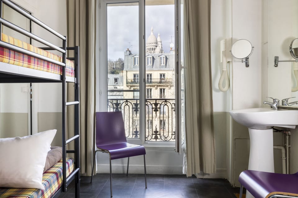 Bed in a mixed dorm with view - 6 beds | Desk, blackout drapes, iron/ironing board, travel crib