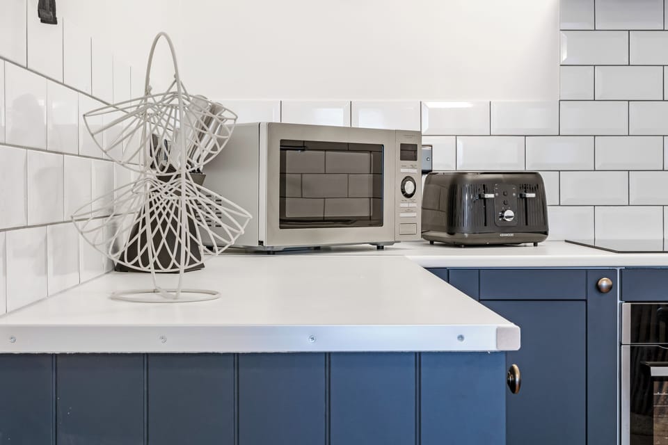 Apartment, City View | Private kitchen | Toaster