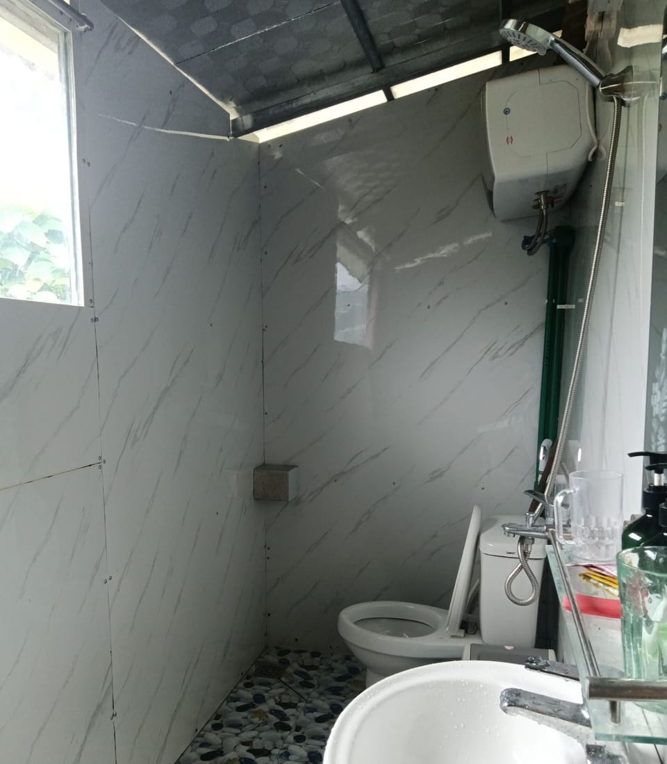 Panoramic Double Room, Partial Lake View | Bathroom