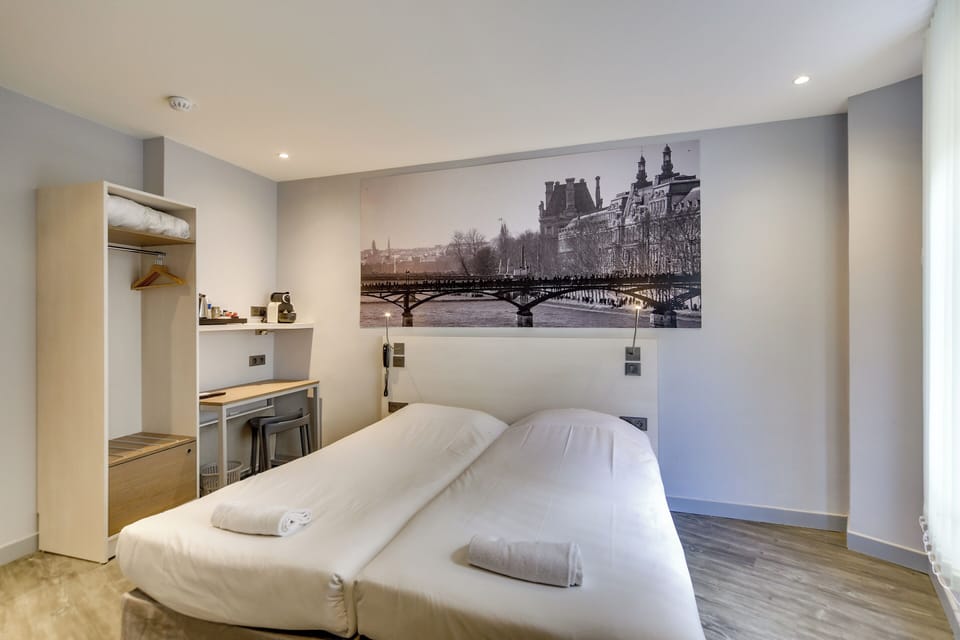 Twin Room | Desk, free WiFi