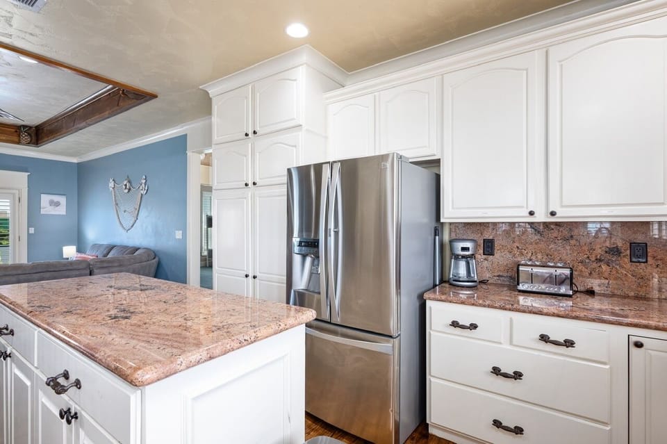 House, 4 Bedrooms | Private kitchen | Fridge, coffee/tea maker, toaster