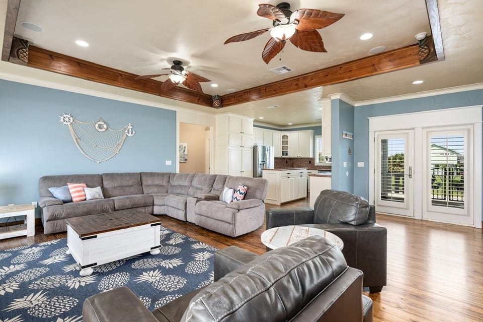 House, 4 Bedrooms | Living area | Smart TV, streaming services