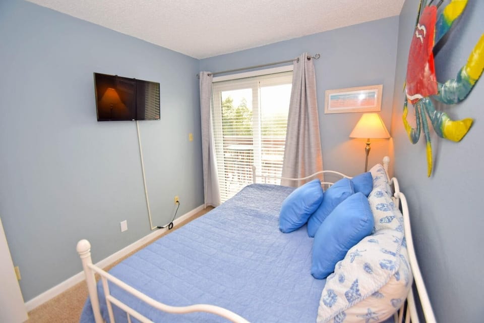 Townhome, 2 Bedrooms | 2 bedrooms, iron/ironing board, WiFi (free)