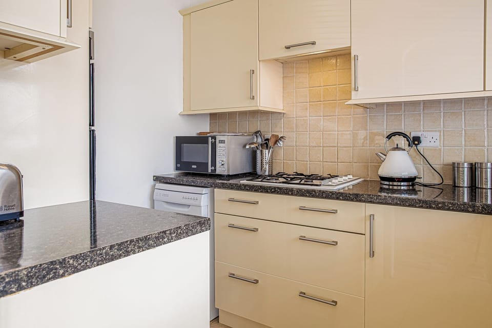 House, City View | Private kitchen | Toaster