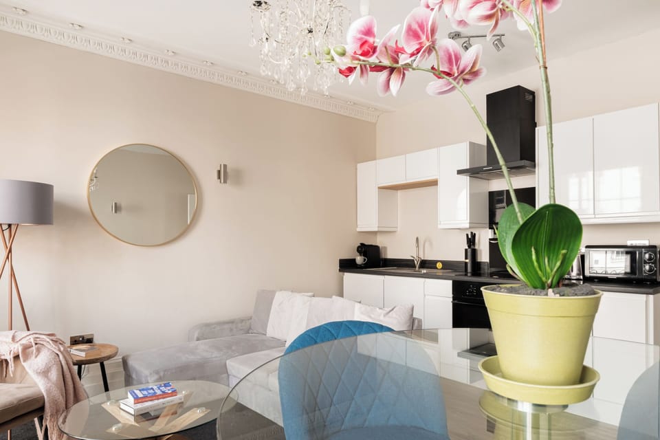 Apartment, City View | Living area