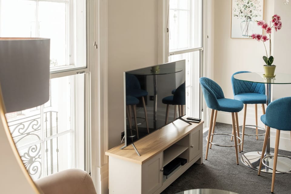Apartment, City View | Living area