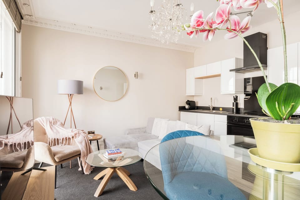 Apartment, City View | Living area