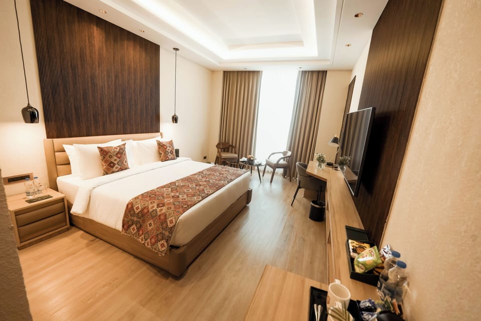SUPERIOR TEMPLE VIEW ROOM | In-room safe, desk, iron/ironing board, WiFi (free)
