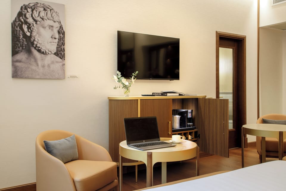 Deluxe Quadruple Room | Minibar, in-room safe, desk, blackout drapes