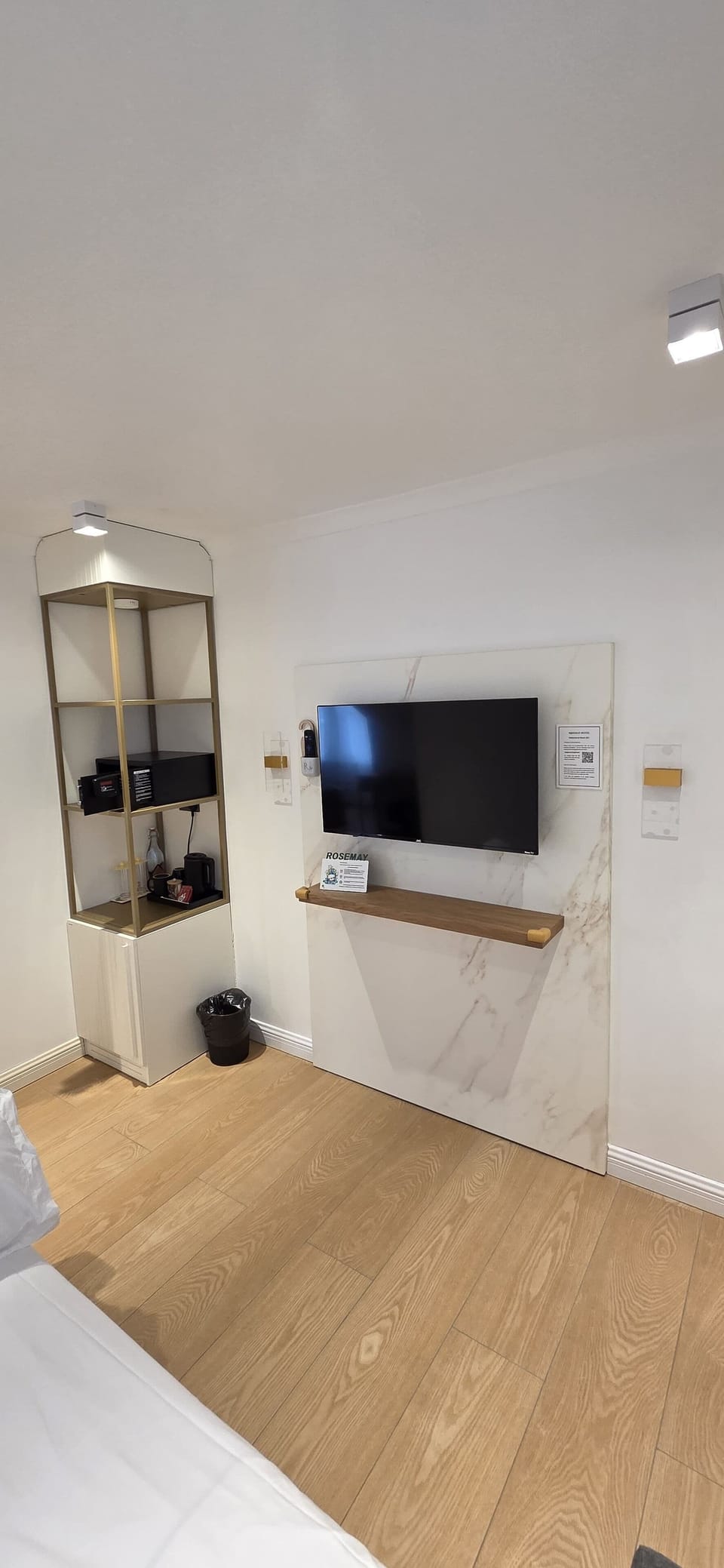 Minibar, in-room safe, individually decorated, individually furnished